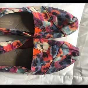 Floral TOMS